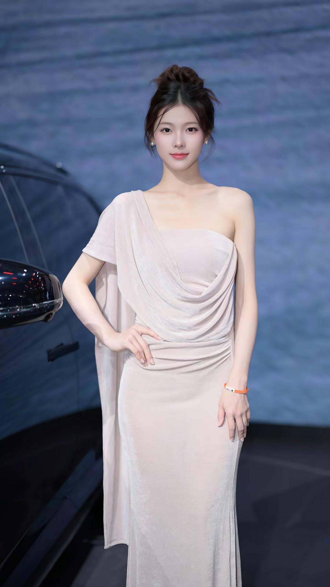 广州车展。美女车模车展车模车展现场模特美女@泡面-