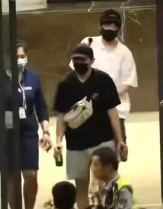 不过有点期待他晚上一会儿的出场造型刷到个新图，好家伙！有了Ai这届网友