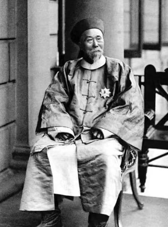 1901年，李鸿章逝世时，他的孙子们继承了高达280亿的巨额财产，然而，51年后
