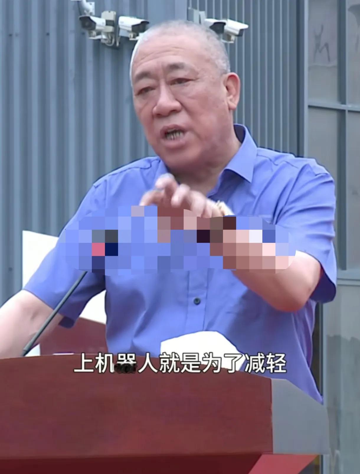 河南某机械设备制造厂的崔老板决定最近上马1000台机器人来代替人工，这可把工厂里
