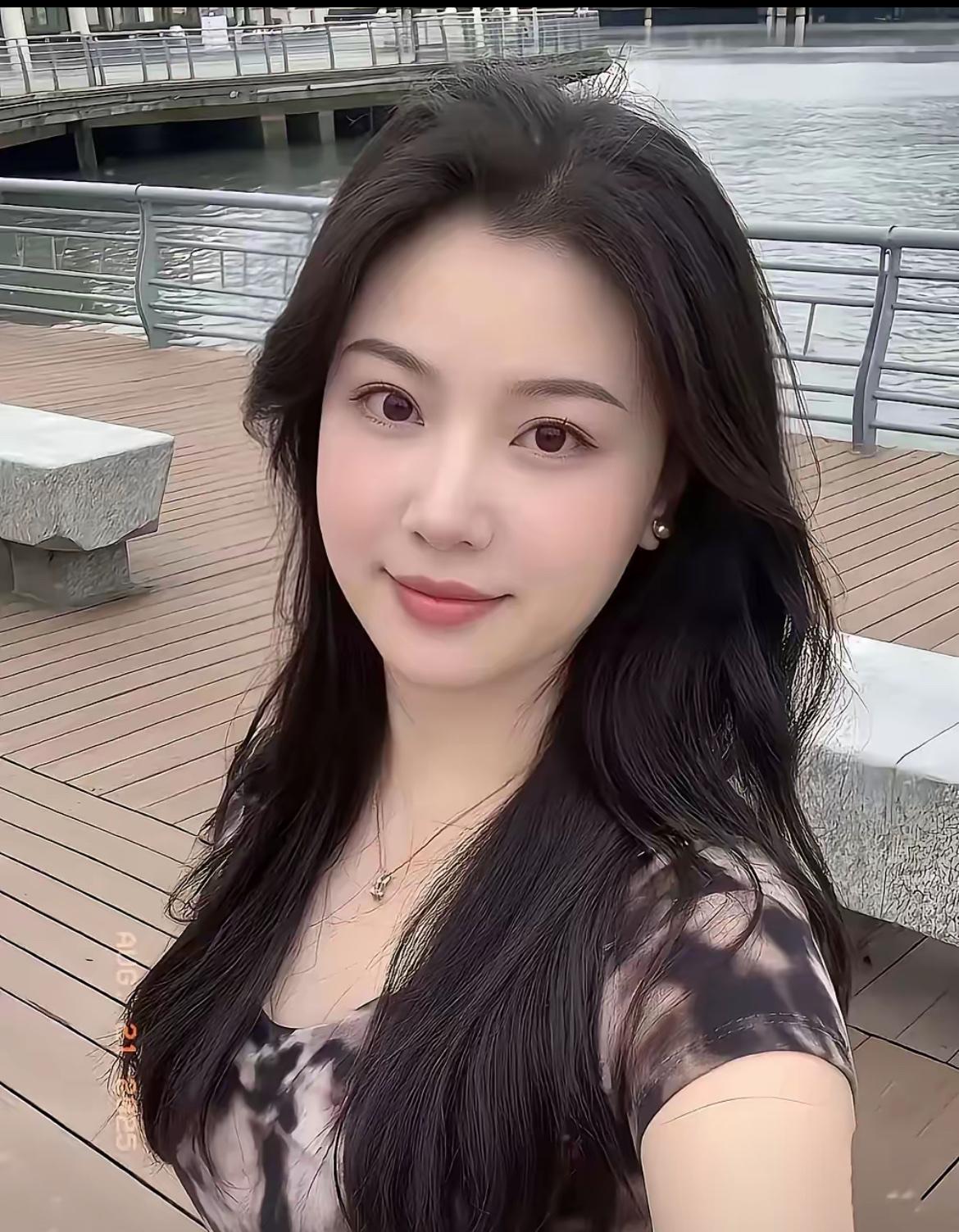 什么是幸福？幸福其实：就是每天有人惦记，早上有人催你吃饭，晚上等你一起聊