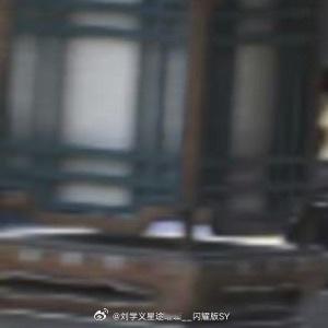 早安心语“早安！像太阳一样起身——即便有云层遮挡，你也知道自己光芒何在。”