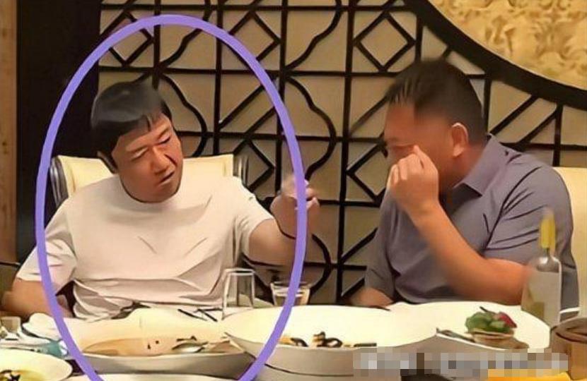 谁能想到，贾冰这顿饭被“兄弟”卖了个好价钱8月3日，成都一家饭店包间里，贾冰