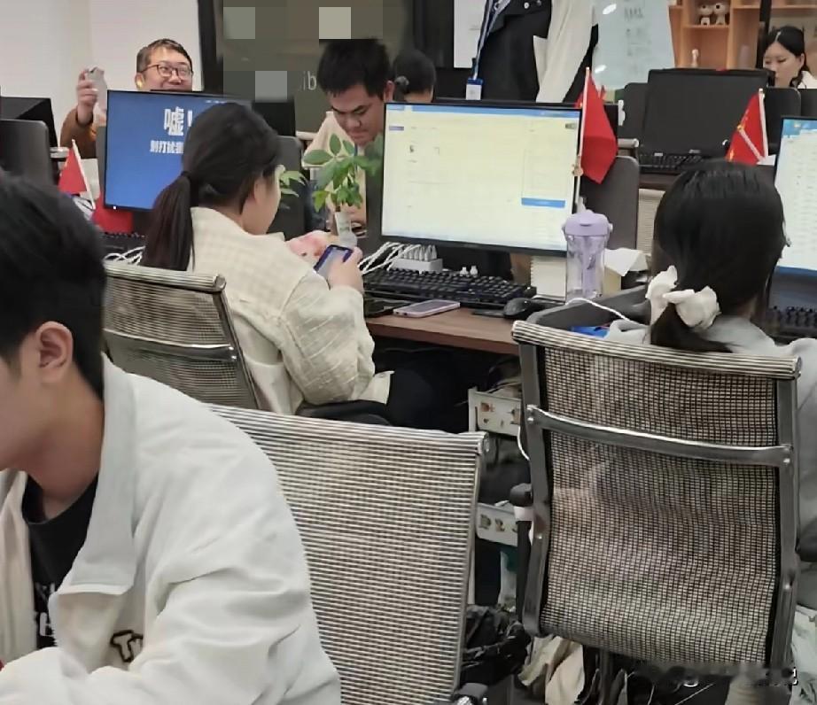 跟进了小一个月的运营高级经理今天终于安排了老板的终面（前面两轮分别是hr总监，运