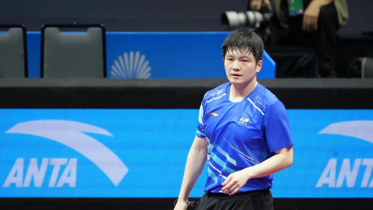 樊振东4-2王楚钦晋级决赛，具体比分为：7-11/11-9/9-11/11-7/