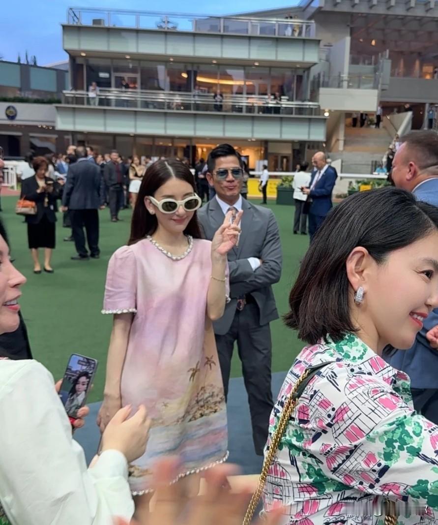 我觉得方媛就是把郭富城当老板对待的，小美算是和郭同级别的领导了。而且方媛够聪