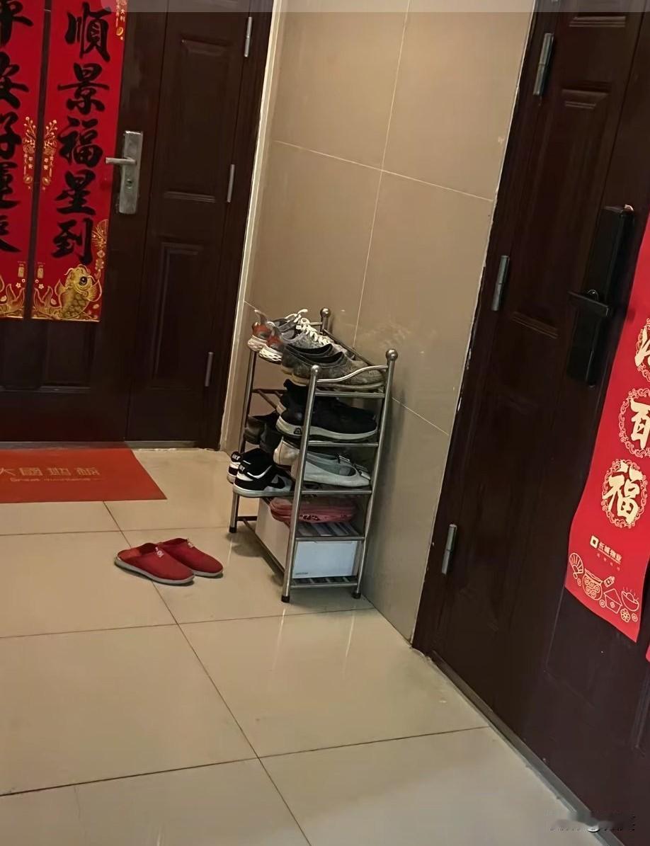 真是无语了，明明我的鞋架这么小，放在自家门口，但是老是被隔壁邻居投诉，说我影响楼