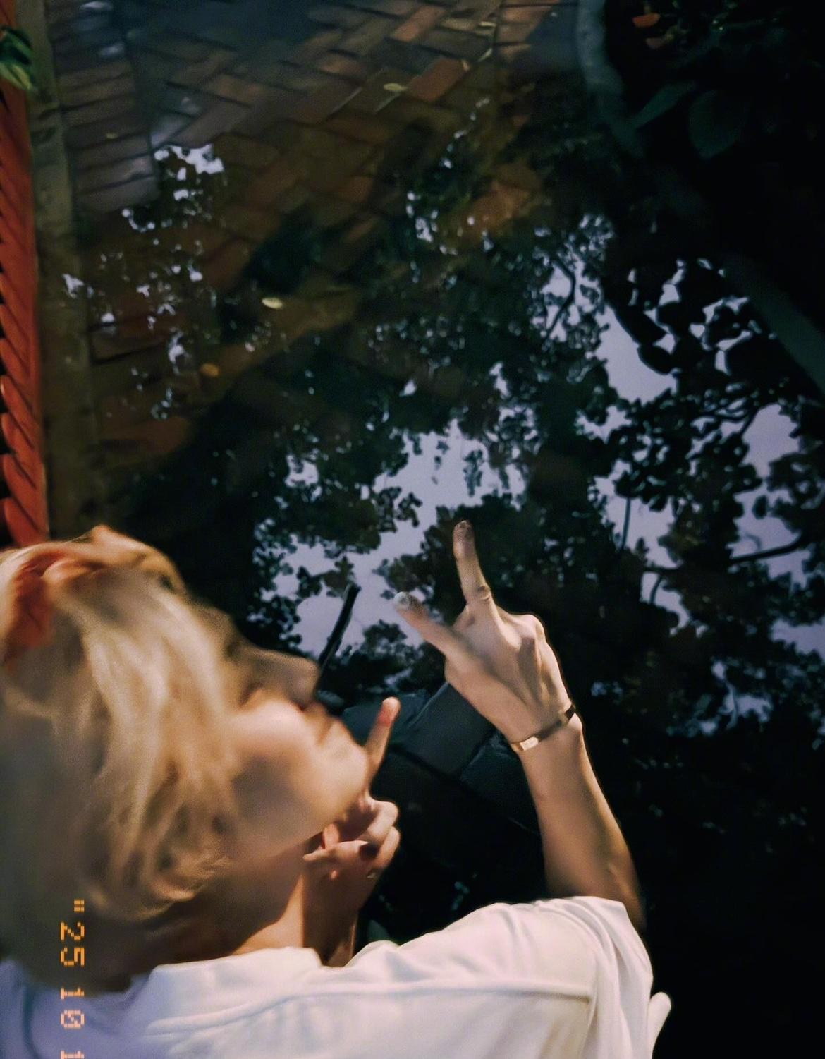 鹿晗“床照”反转？当事人改口背后藏玄机！2026年1月3号，司晓迪突然在