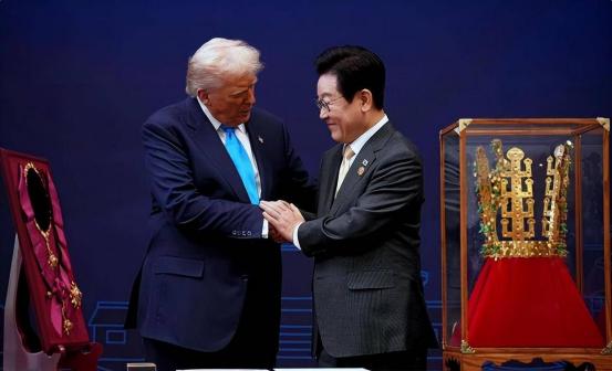 特朗普当众把韩国骂成废物，还谎称4.5万美军在韩国遇险，转头就被韩媒狠狠打脸，更