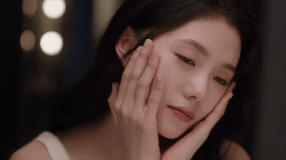 韩束刘浩存韩束品牌全球代言人刘浩存韩束官宣大片美到犯规！自信状态完美诠释“存住美