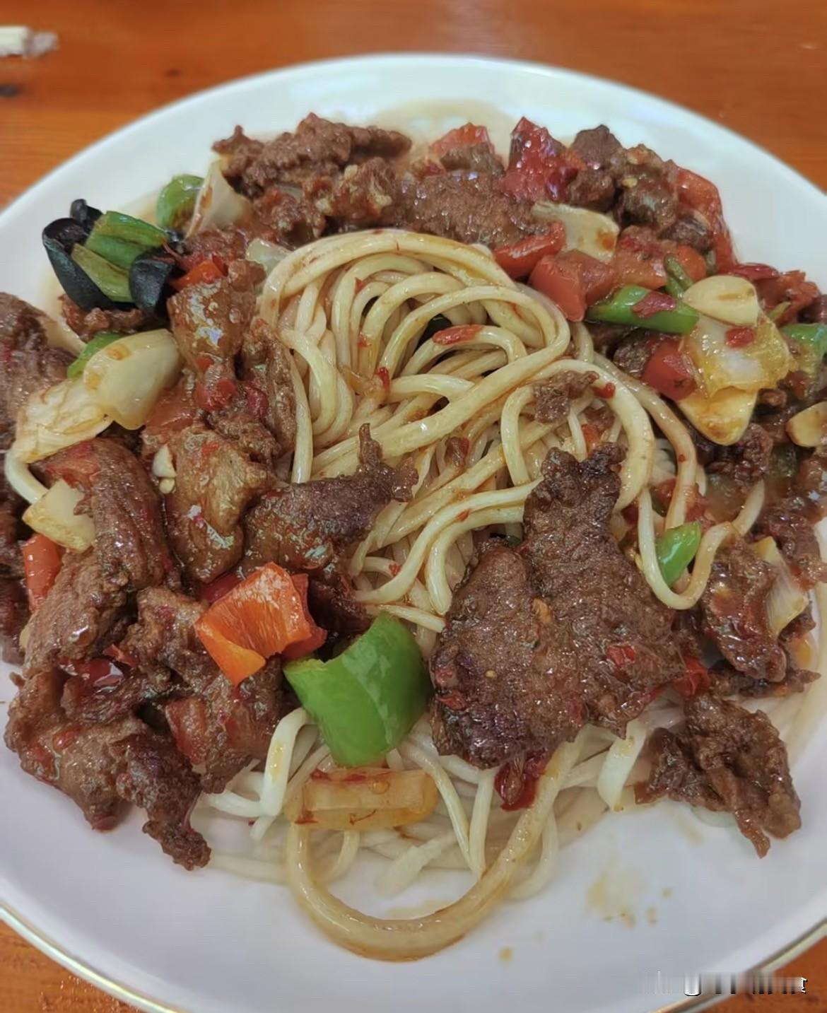 乌市餐饮乱象：网红店只剩流量，丢了老味道乌鲁木齐餐饮圈怪象频发，网红餐厅就像一