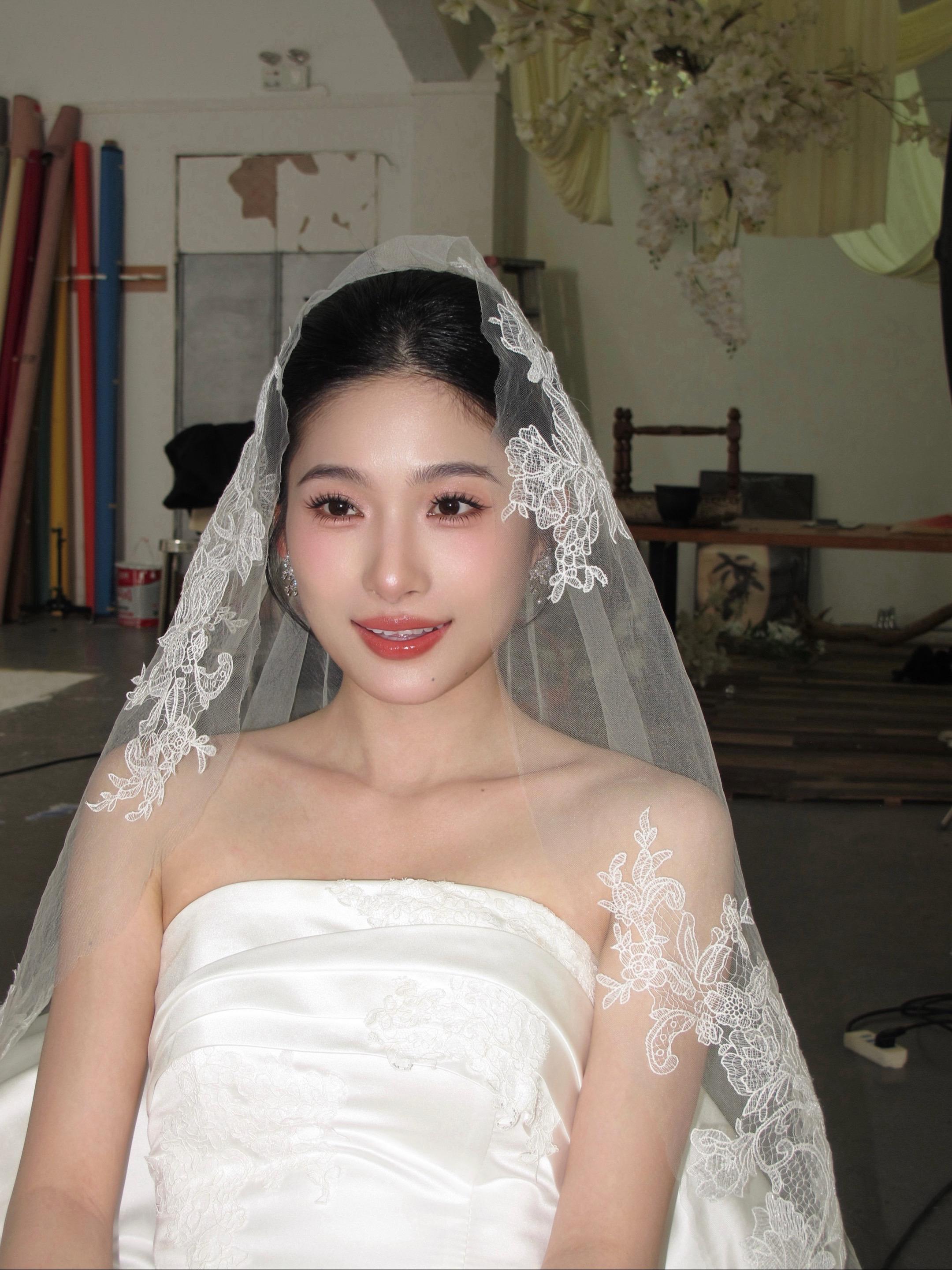 穿婚纱的样子最美。