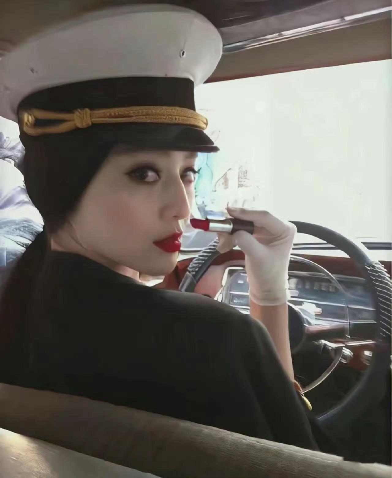 看来看去还是觉得13年前的VOGUE好会拍📸​​​