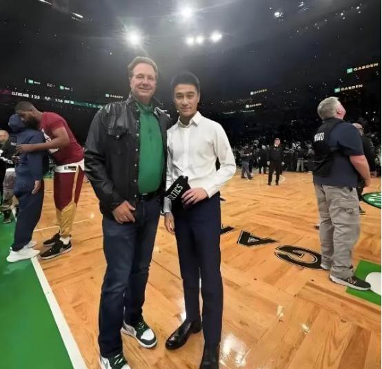 NBA迎来一中国老板，话语权举足轻重，身家上千亿，杨翰森有福了？ NBA顶