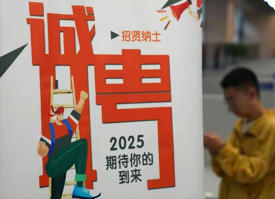 海归光环彻底消失？49.5万留学生涌回国，残酷真相：企业只认这个 百万花