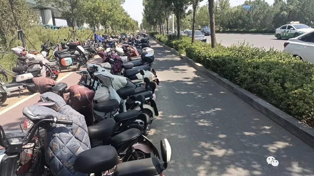 对比青岛和济南地铁车站出口周边[捂脸哭][捂脸哭][捂脸哭]