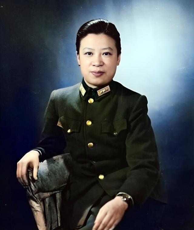 这位国军中军衔极高的气质美女曾在抗战中做出突出贡献。此人正是国军上校周美玉。19