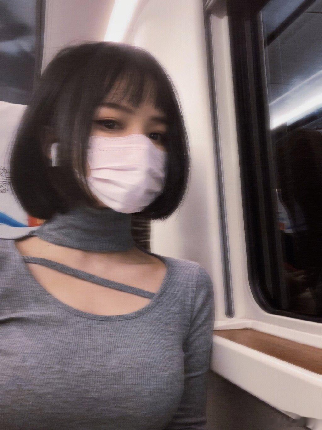 紧张，深夜坐车去见网友诶