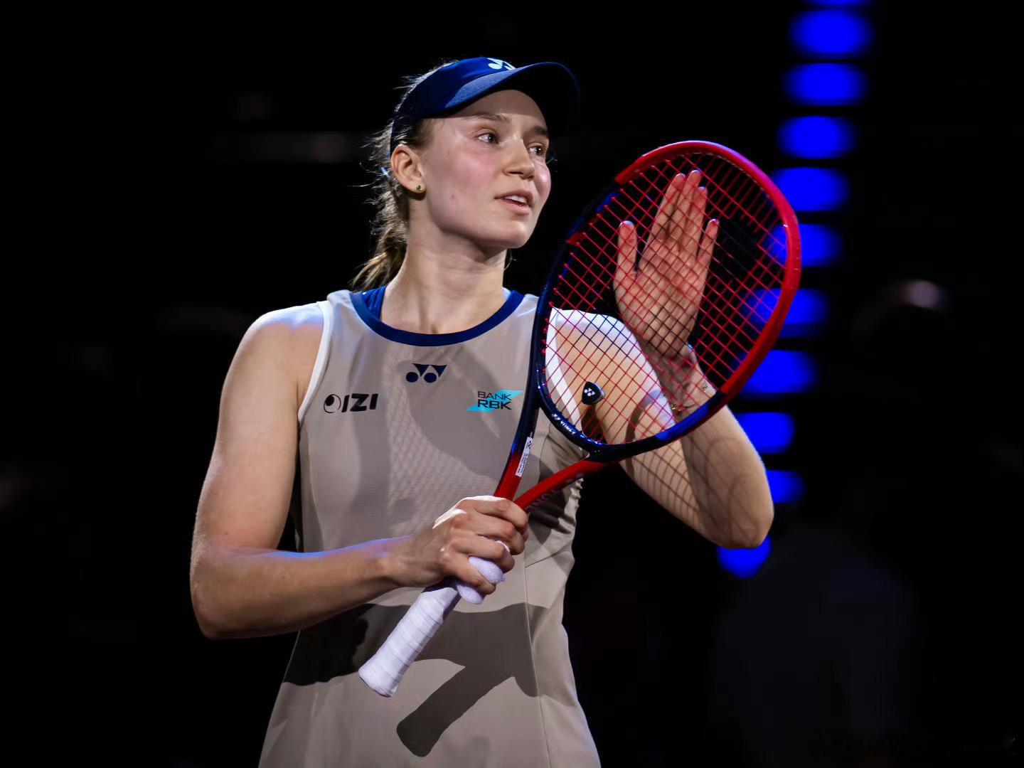 开走第二辆保时捷！驾照派上用场！莱巴金娜今年第2冠、生涯第13冠（红土5冠、草地