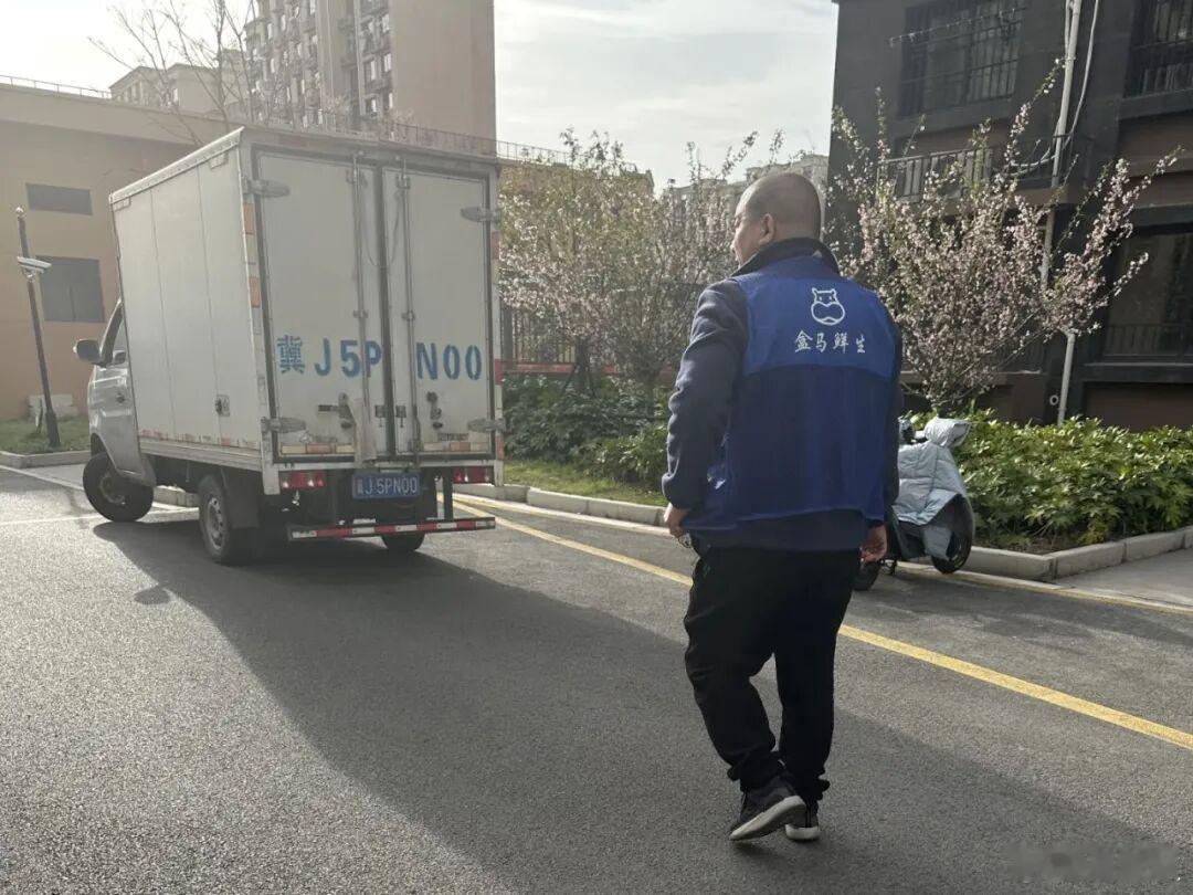 骗子的年终奖这不是新的骗局，但上当的人，每年都有。最近，上海也有。在一些商场的停