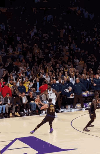 东契奇还是太年轻，甩锅都没学到精髓！这个锅应该这样甩；第一步：接到球，要表现的很