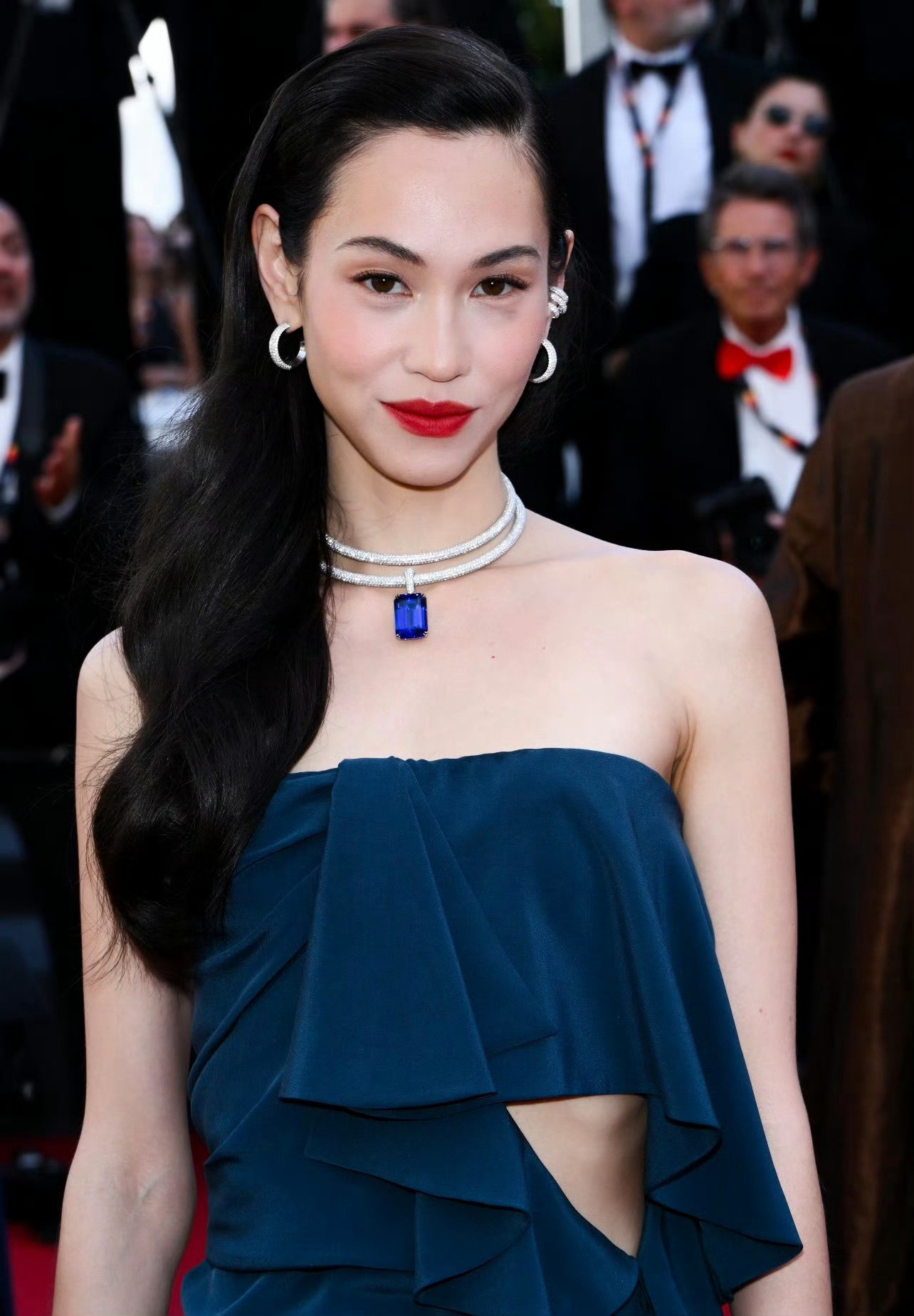 亮相第79届戛纳电影首映红毯的水原希子SaintLaurentmessik