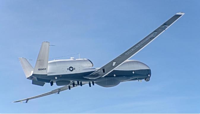 台南恒春外海发生激烈对峙，054A向美军MQ4C喊话：通报你的意图！据岛内媒体报