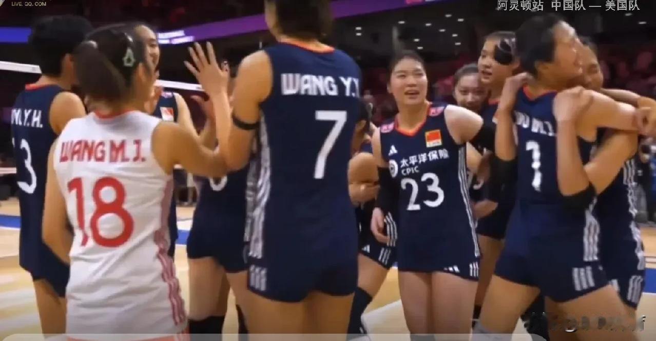 【为什么中国女排总能逆转获胜】中国女排面对东道主美国队再次上演让二追三大逆转，