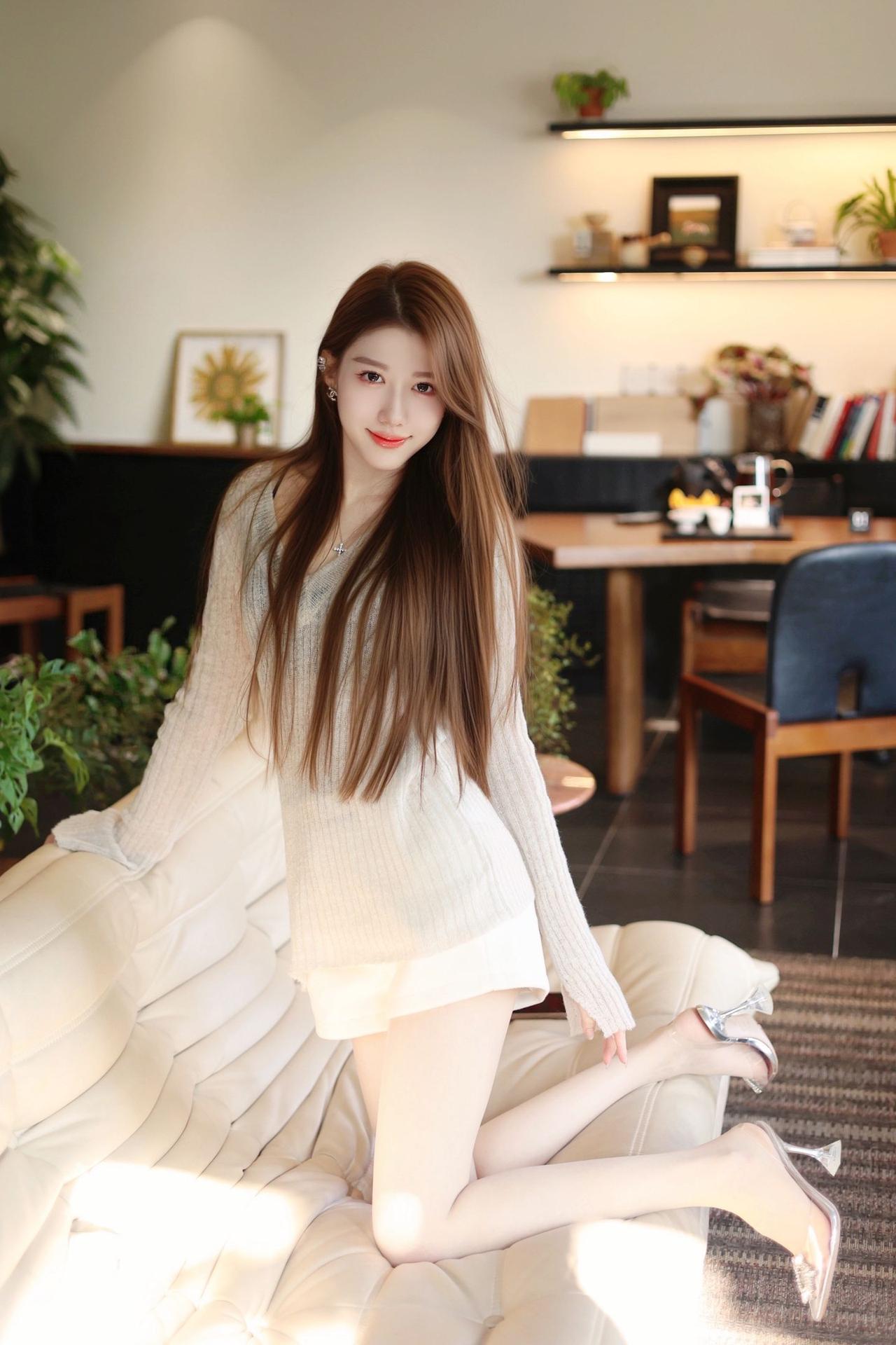 温柔甜美的居家穿搭，享受阳光洒满的午后时光。🌞💕