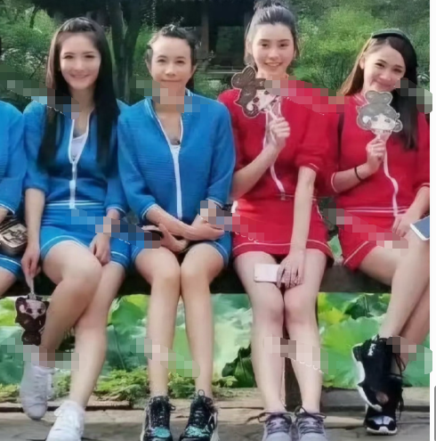 莫文蔚的腿不是开玩笑的，连超模奚梦瑶坐在她旁边腿都被比下去了​​​