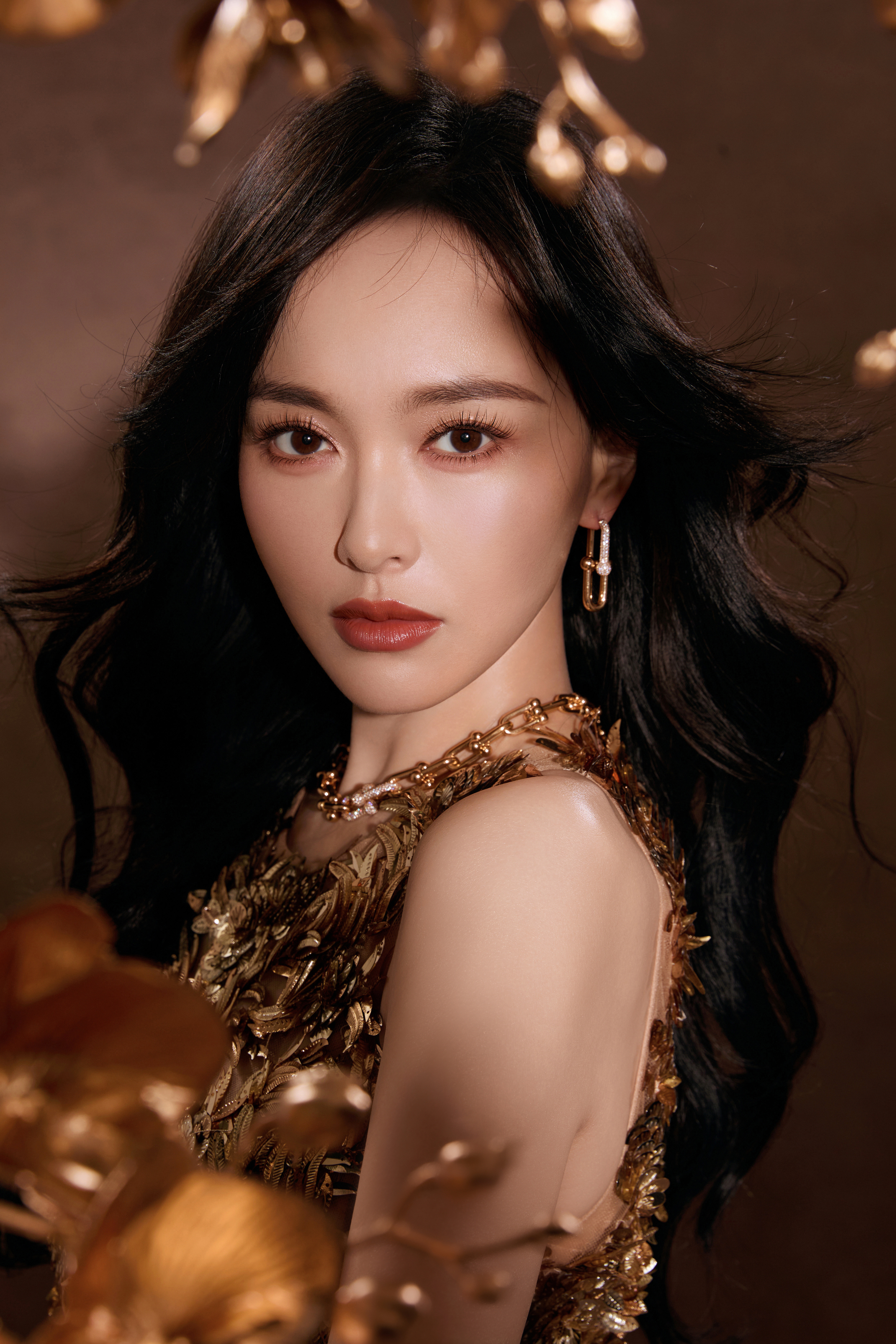 唐嫣 以金为冕，自带光芒💫