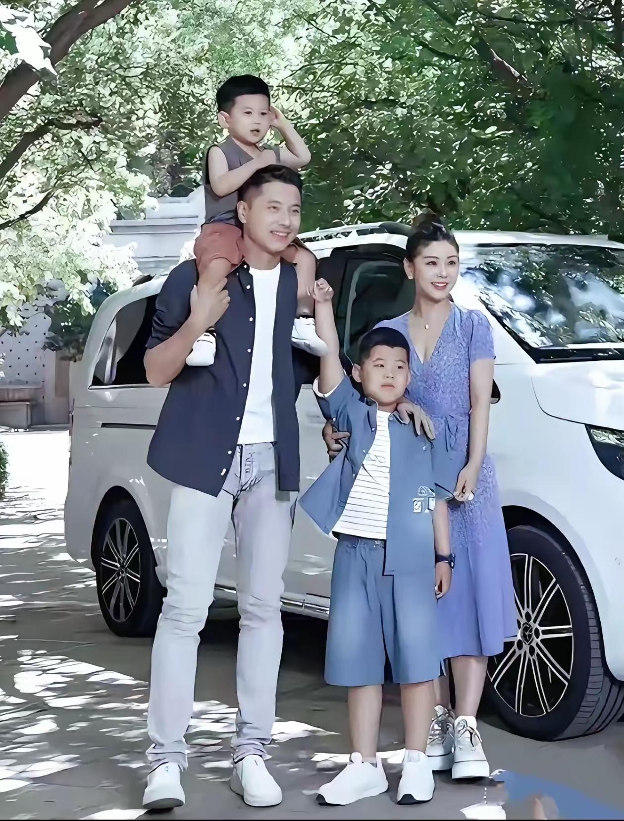 王雷，大连船王的独子，光分红，每年就有几千万，他却和妻子李小萌骑着单车去农家乐