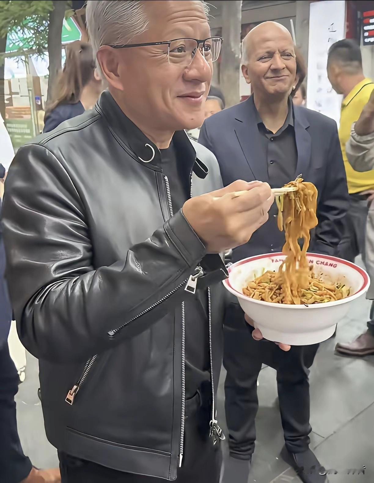 黄仁勋这个人真不简单，坐拥市值达5.5万亿美元的英达伟，富可敌国。但就是这样一个
