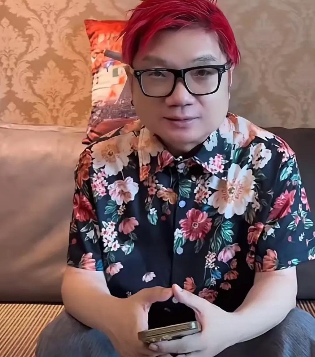 程青松估计后半辈子不会好过了！而是因为他不小心卷入了于朦胧坠楼风波，同为导演，