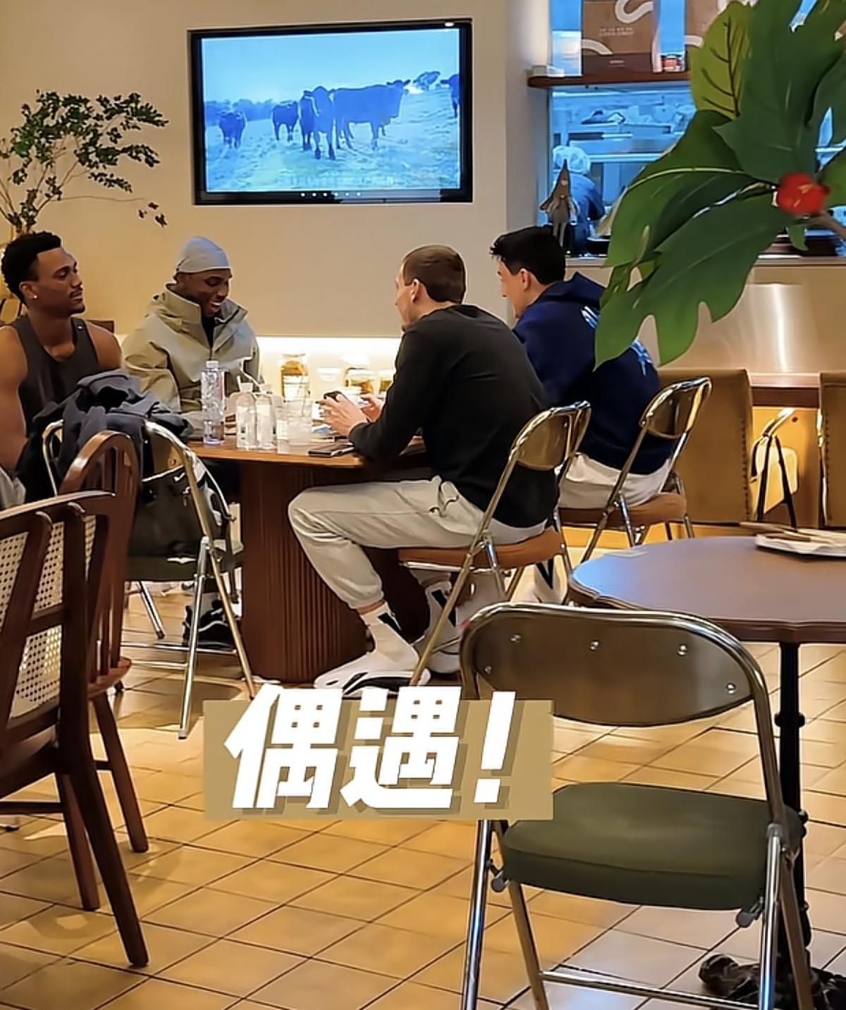 于米提和山西的三个外援，一个迪亚洛，一个盖伊，还有一个没有换的外援，叫沃克的混在