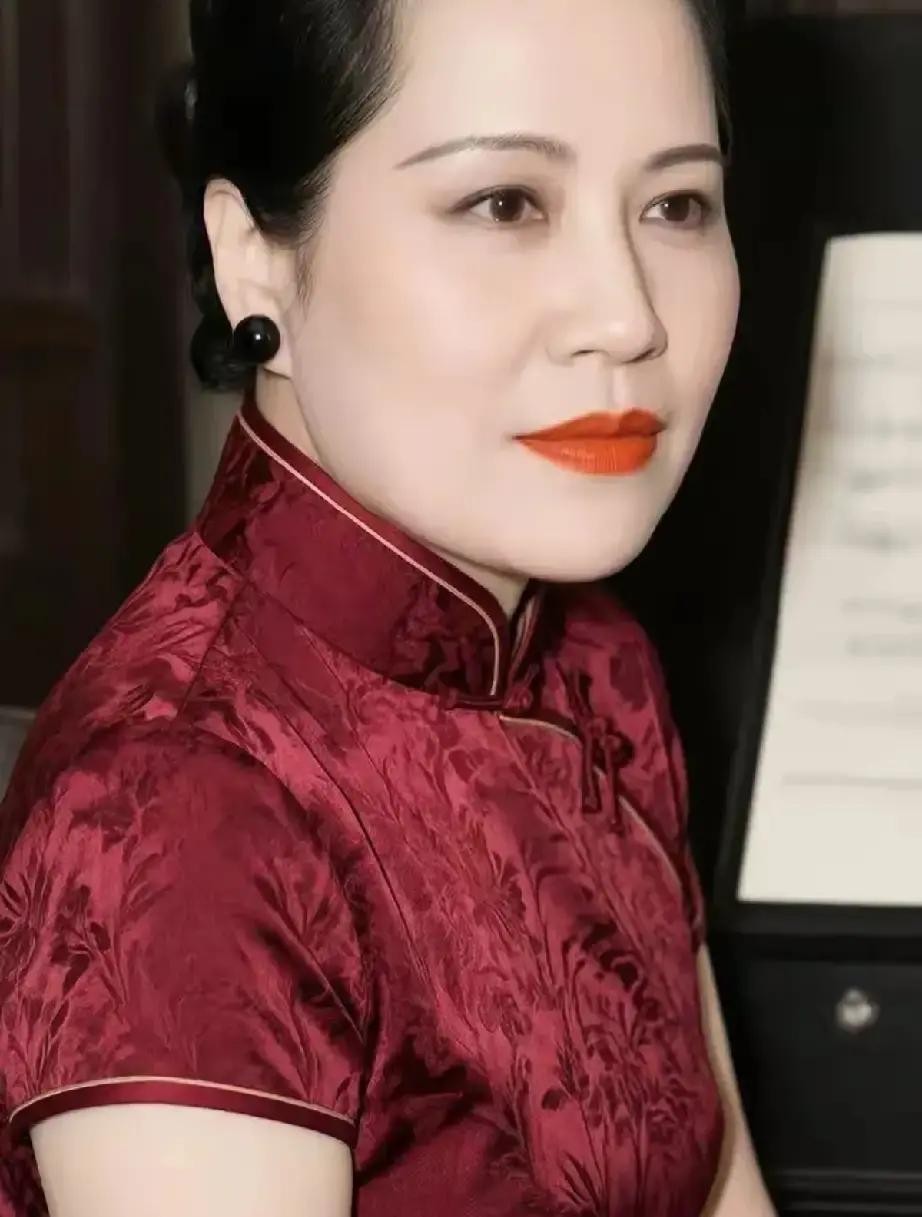 蒋经国最忌惮的宋家人不是宋美龄，而是宋霭龄。宋霭龄本人不担任任何政府官职，但她是宋家和孔家的主心骨。