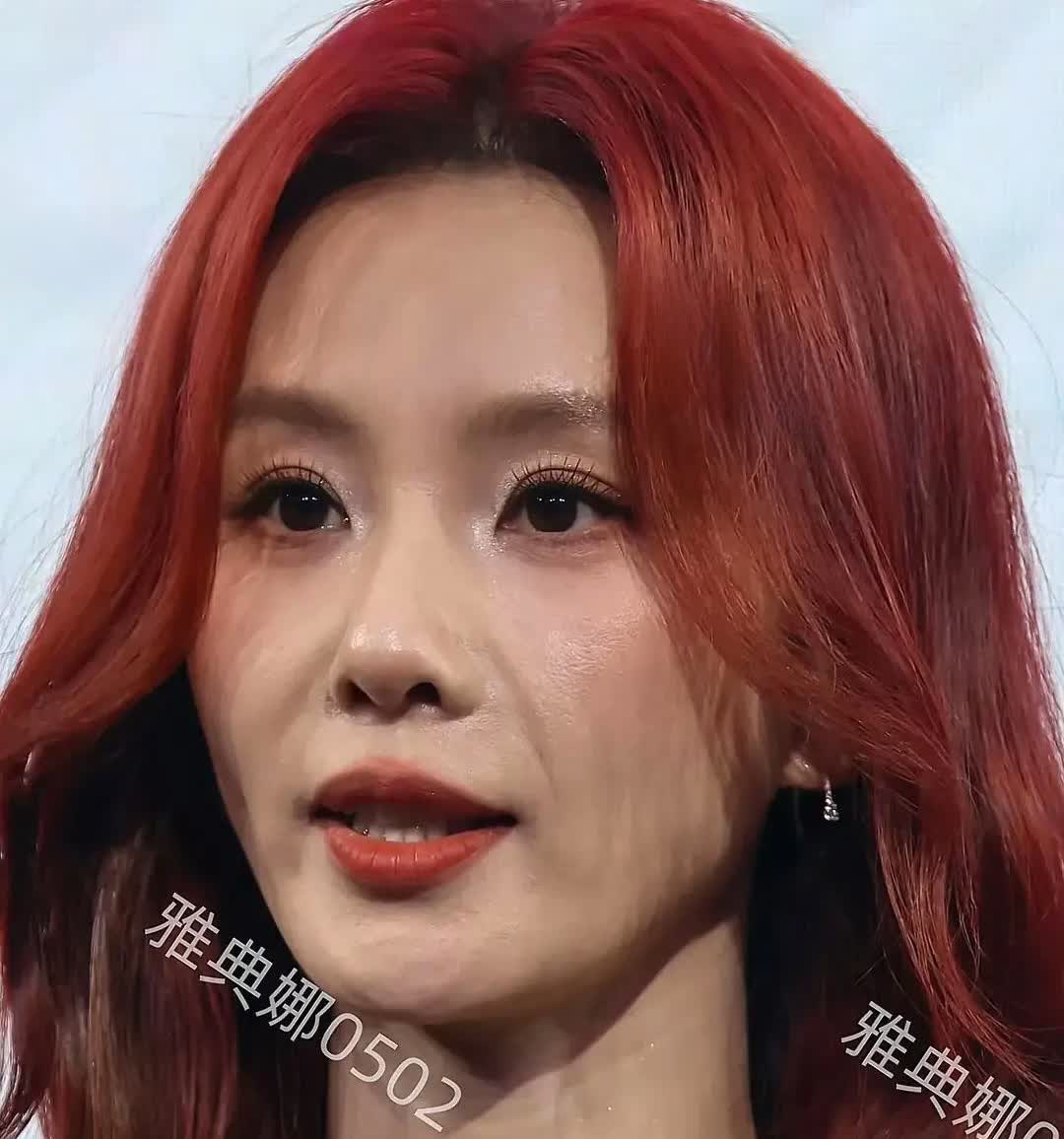 天啊，刘诗诗的脸咋变成这样了？刚开始看到生图时，以为一定是有人故意锐化，37岁