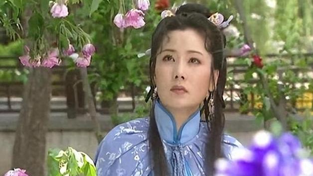 1634年，26岁的寡妇海兰珠嫁给了自己42岁的亲姑父皇太极，新婚夜，她紧张的浑