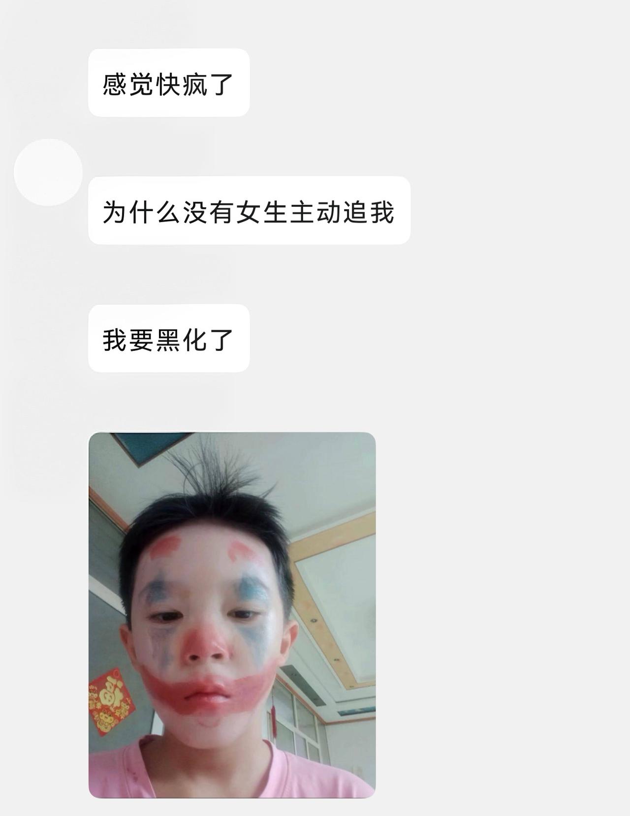 小孩哥给人一种成熟稳重又帅又高经历了很多的感觉