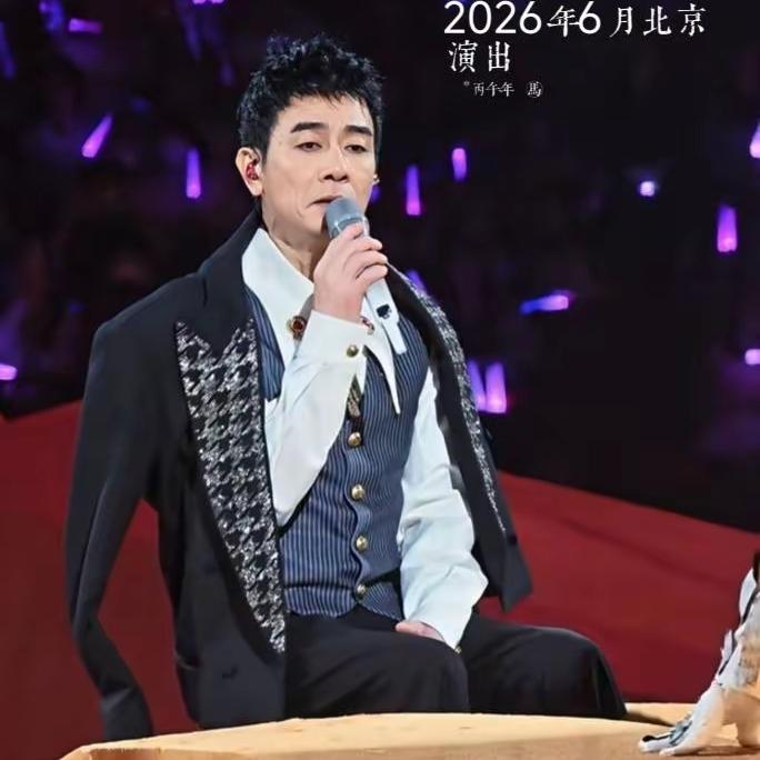 应采儿坦言58岁陈小春跑商演倍感疲惫，两子年学费近百万，网友：不来大陆港星难