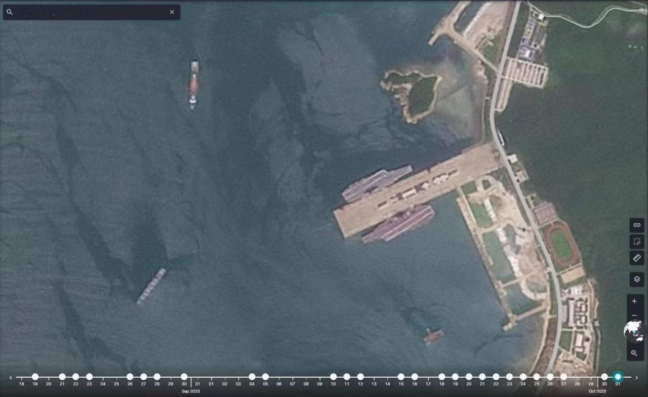 17号山东舰和18号福建舰停泊在同一码头的最新卫星图来了[并不简单]福建舰还未