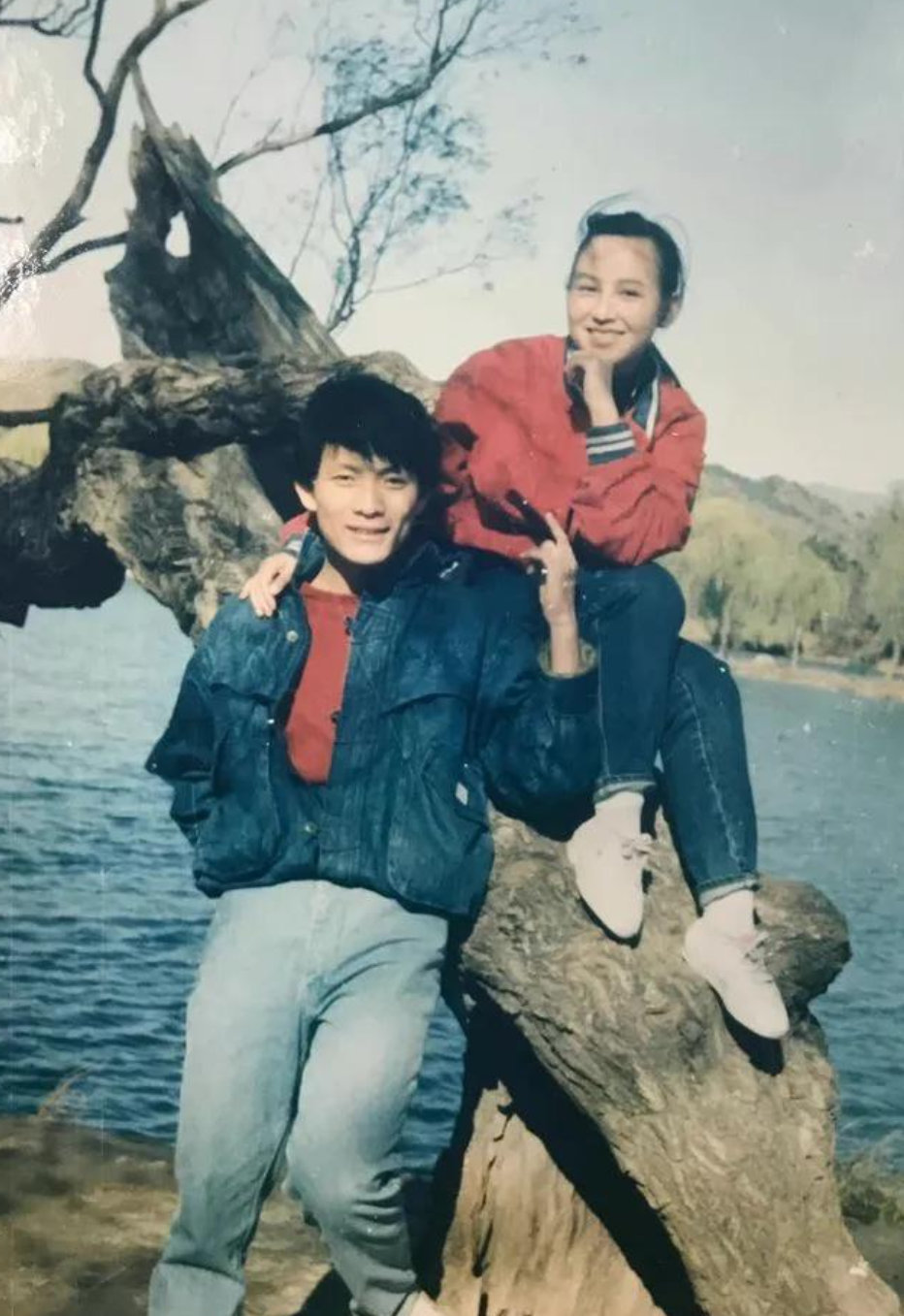 娱乐圈最狠“恋爱脑”岳丽娜，19岁与导演郭靖宇私奔，住6㎡地下室生3胎，如今被丈
