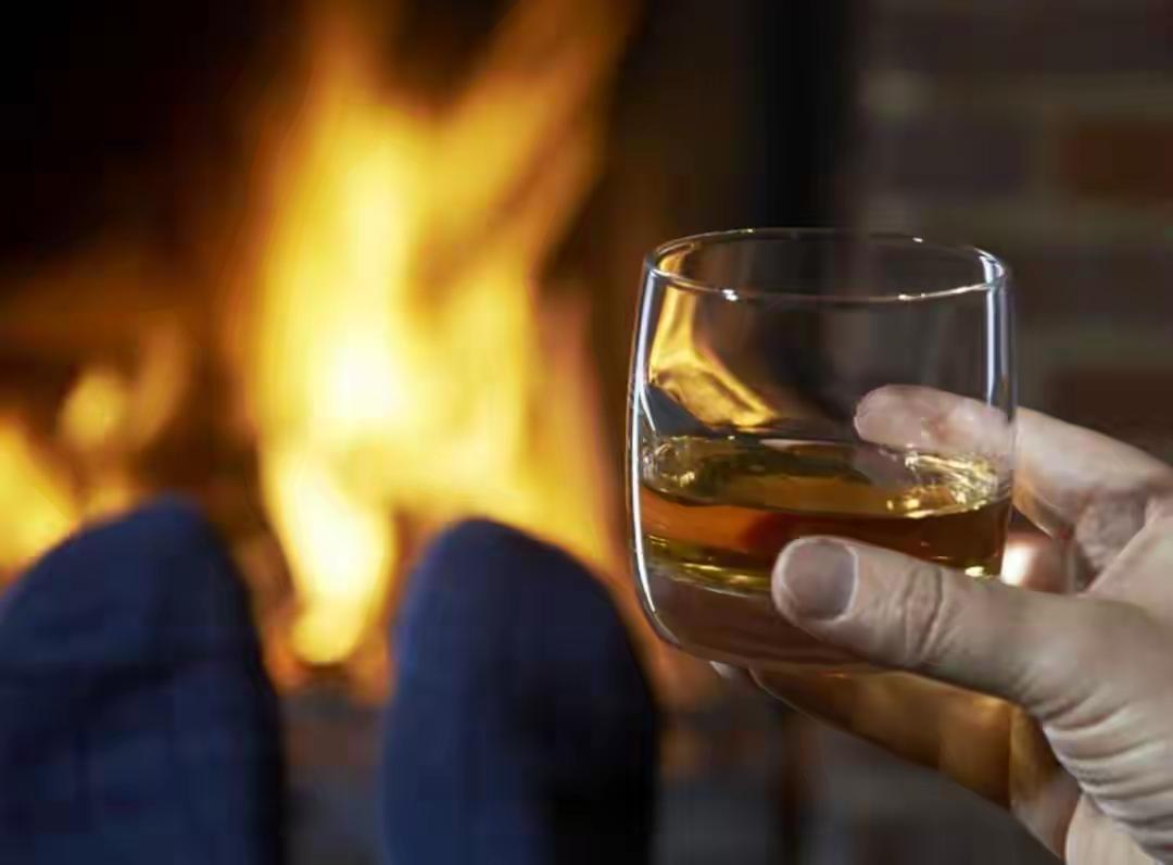 谁在替酒精洗白？从“适量有益”神话到公共健康危机“长期少量喝酒等于慢性自杀”