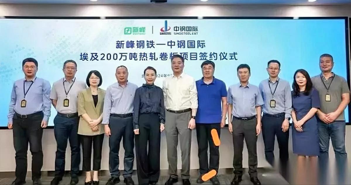 马科长当年那支支吾吾，全网笑他“演技差”。直到我上周在钢厂门口遇见他，才懂那
