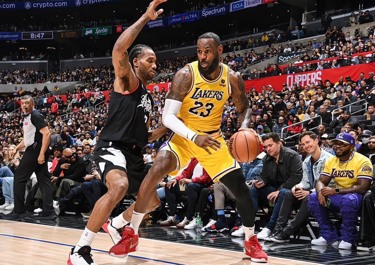 杨毅爆论：小卡单换詹皇+布朗尼？快船湖人惊天交易背后的三重博弈！