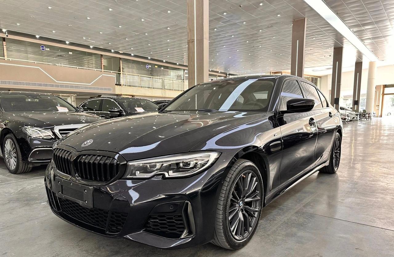 16万买台二手宝马325Li，是精打细算还是装点门面？朋友在二手车超市发来几张图