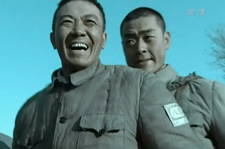 2005年，在拍摄《亮剑》时，李幼斌的警卫员