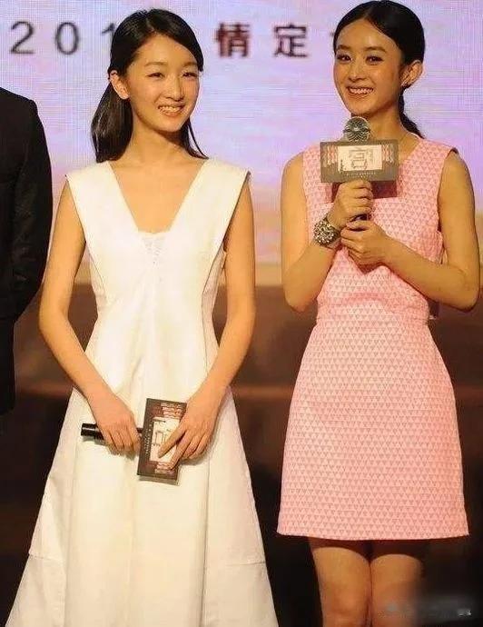 周冬雨与赵丽颖同框，没对比就没伤害，差距太明显，姐姐和阿姨的区别一目了然！