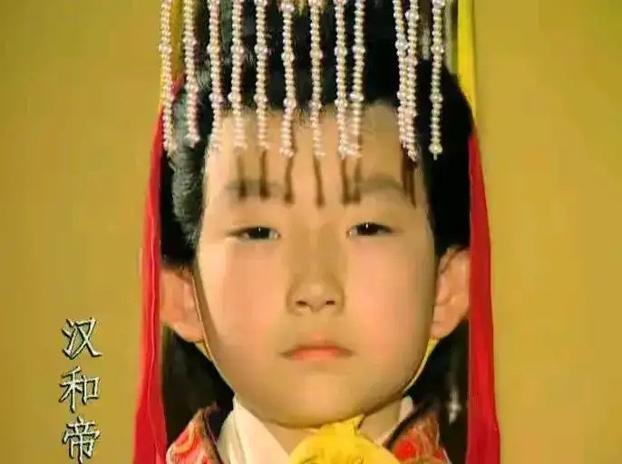 世人都笑东汉皇帝都是幼儿园小朋友，但东汉却是唯一一个从开国强到灭亡的朝代。也只有宦官和外戚，才知道超