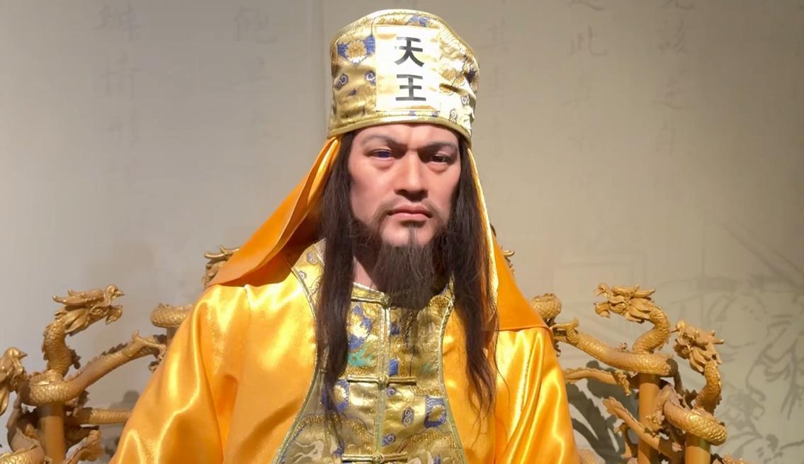 1864年，洪秀全生前有一个重口的怪癖，曾国藩撬开他的棺材后，恶心到当场呕吐，还